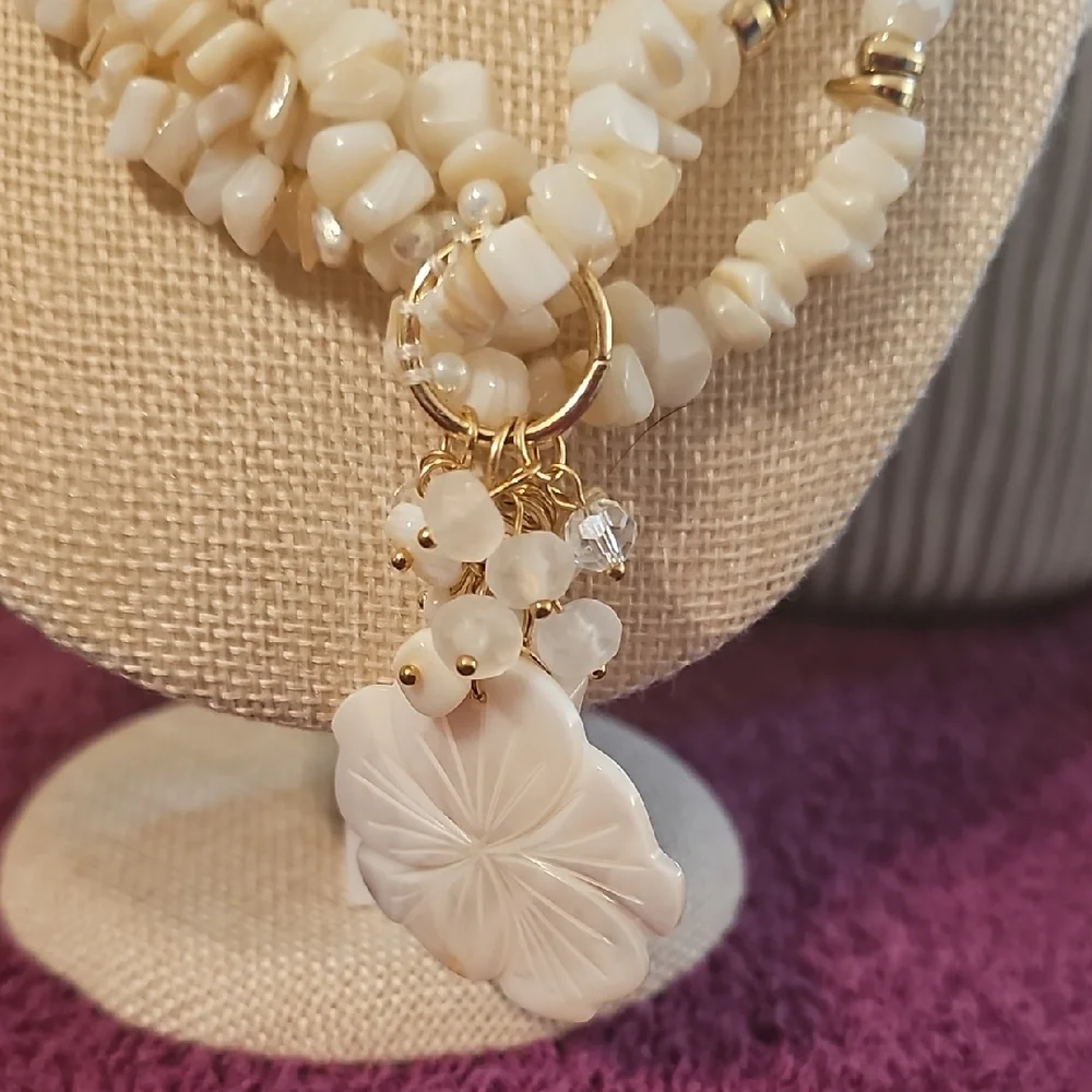 Vintage White and Gold Layered Necklace Set - Picture 2 of 4